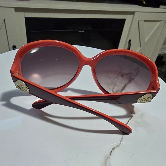 Marc By Marc Jacob’s Women’s Two-Color “Miss Marc” Round Oversized Sunglasses - Picture 9 of 9